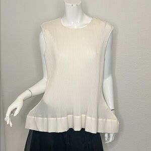 MEIMEIJ Chic Sleeveless pleated Cream Top